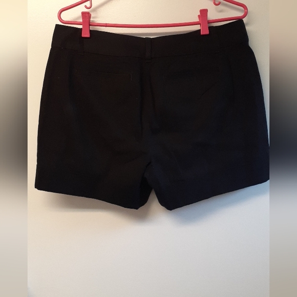 Black Ann Taylor Signature shorts - size 10 - Picture 2 of 5